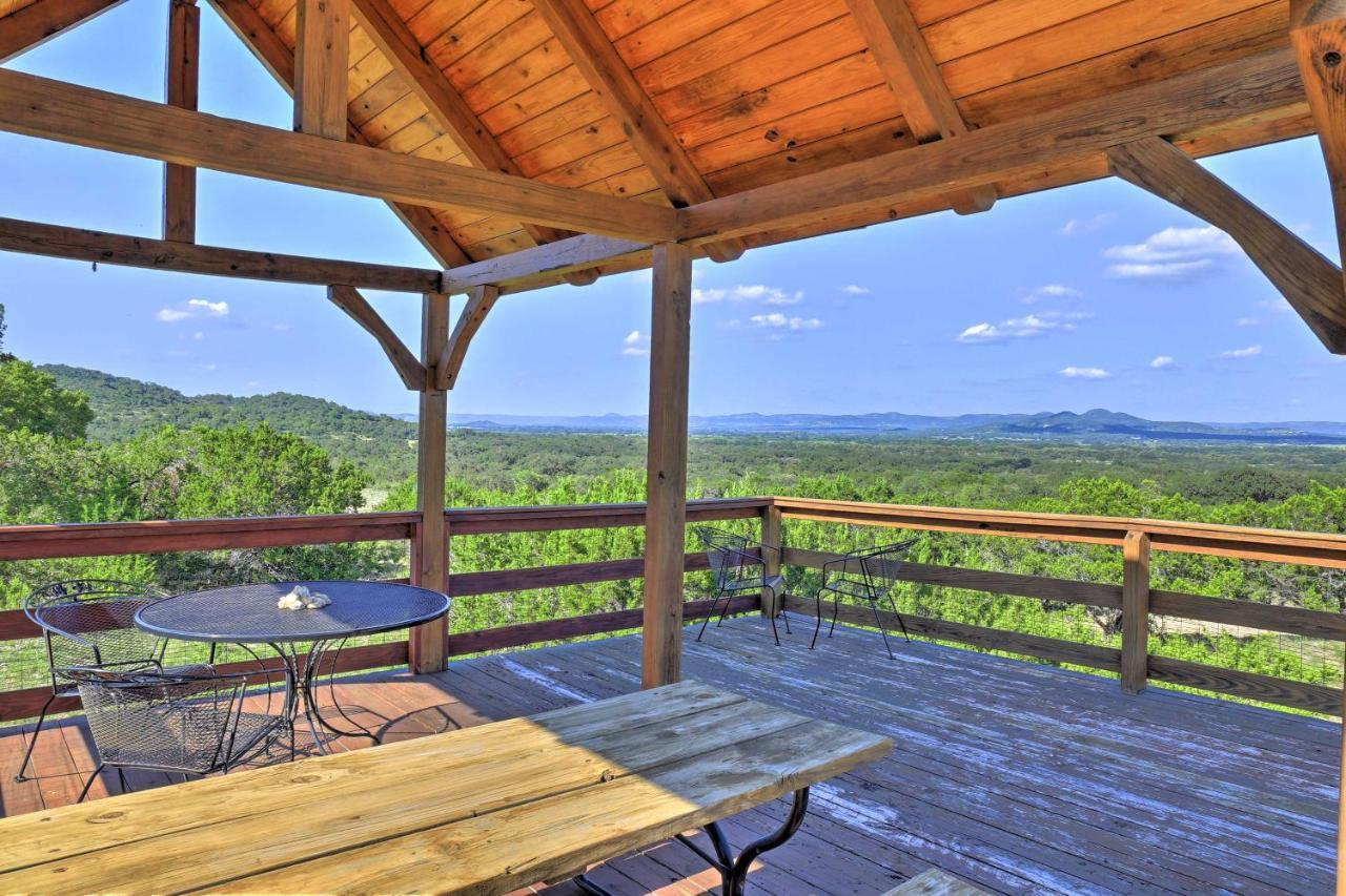 Utopia Family Home With Mountain Viewing Deck! Eksteriør billede