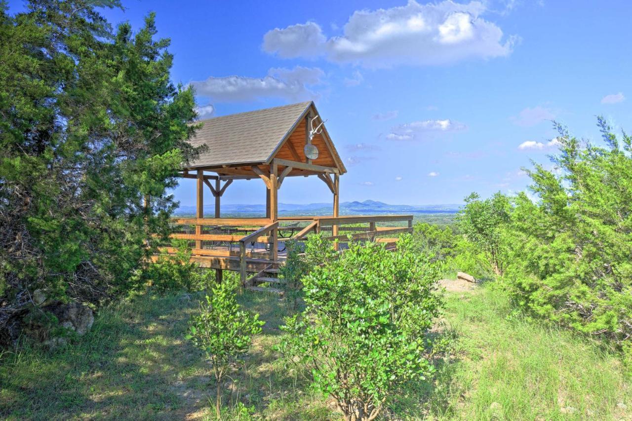 Utopia Family Home With Mountain Viewing Deck! Eksteriør billede